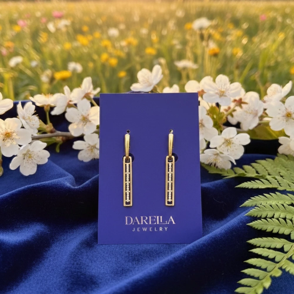 Zərif Kristal Pave Detallı Qızılı Rəngli Düzbucaqlı Sırğalar